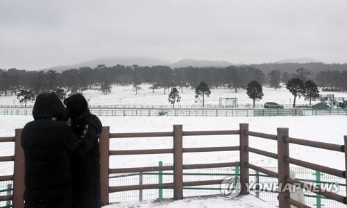 '거리두기 강화 첫 주말'…폭설·한파에 전국 주요 관광지 썰렁
