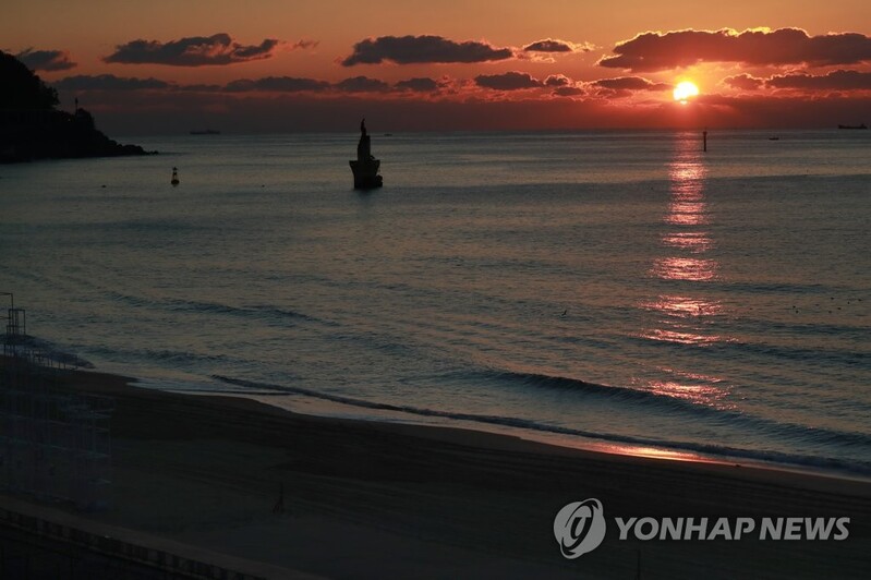 거리두기 유턴에 부산 새해맞이 행사 곳곳서 취소