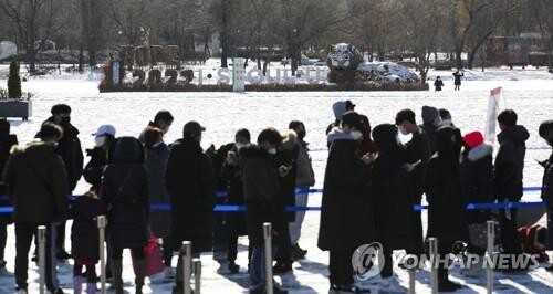 New COVID-19 cases below 6,000 for 1st time in 6 days, new critically ill patients near 1,000