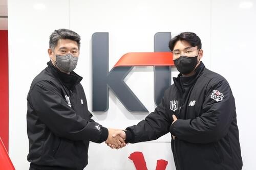 KT Wiz re-sign free agent catcher Jang Sung-woo