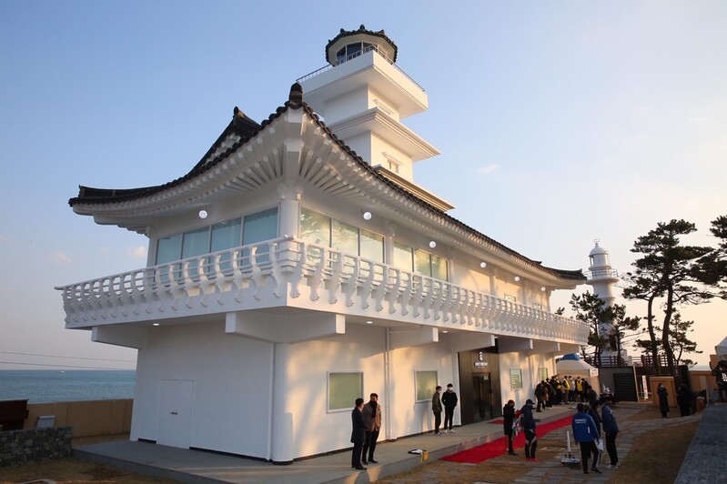 경주 송대말등대 관광명소로 재탄생…빛 체험전시관 준공