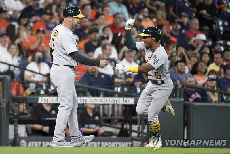 MLB 오클랜드 감독에 콧세이 3루 코치 선임 전망