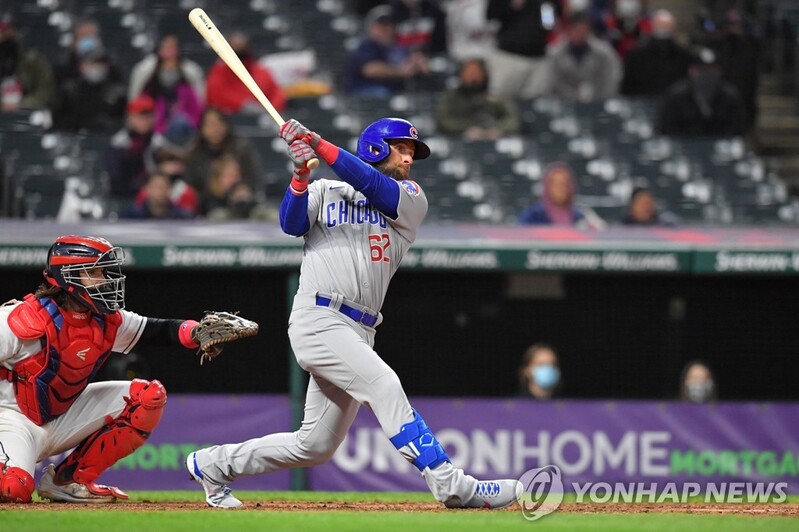 NC Dinos sign new American outfielder, bring back 2 starters