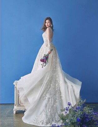 'Trot queen' Song Ga-in’s elegant wedding photo shoot