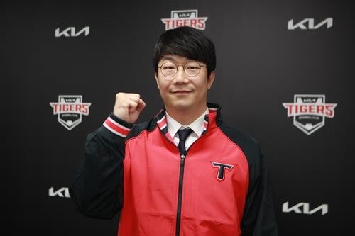 Ex-MLB pitcher Yang Hyeon-jong rejoins Kia Tigers on 4-year deal