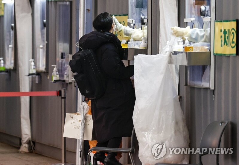 (LEAD) New COVID-19 cases below 6,000 for 1st time in 4 days; critical cases hit fresh high