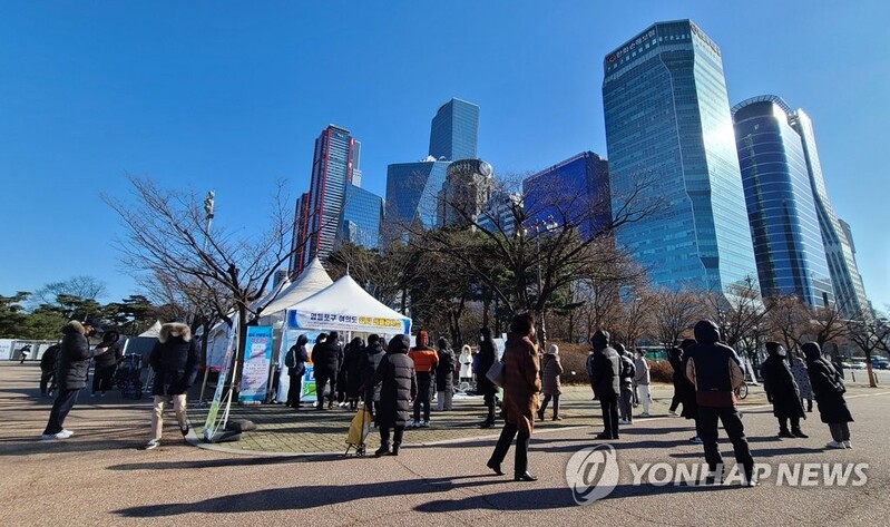 New infections below 6,000 for 2nd day; critical cases at 1,081