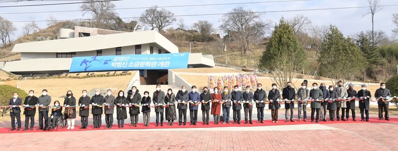 논산에 박범신 작가 작품 전시 문학관 문 열어