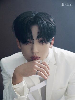 WEi’s Kim Yo-han reveals concept photos of solo mini album ‘Illusion’