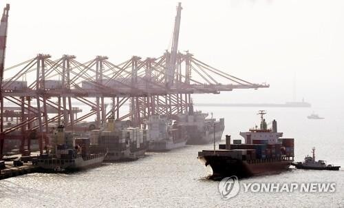 (LEAD) S. Korea's exports rise 25.8 pct in 2021 to hit all-time high