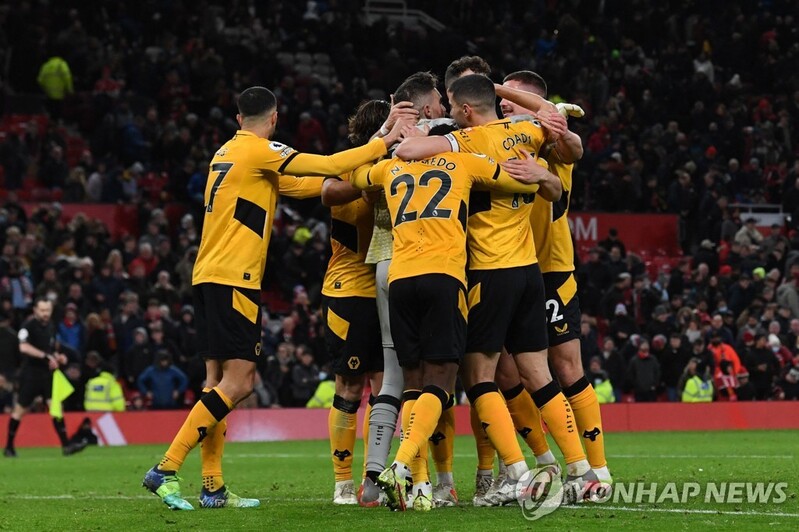 '황희찬 부상 결장' 울버햄프턴, 맨유 원정서 42년 만에 승리