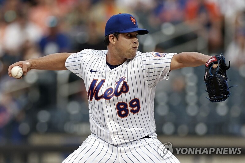 Doosan Bears sign ex-MLB pitcher Robert Stock