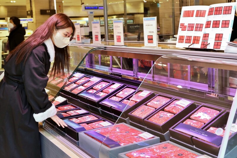 "프리미엄·한우가 강세"…백화점업계, 설 선물세트 본판매 돌입