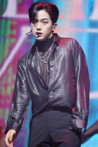 WEi's Kim Yo-han releases solo mini album 'Illusion'