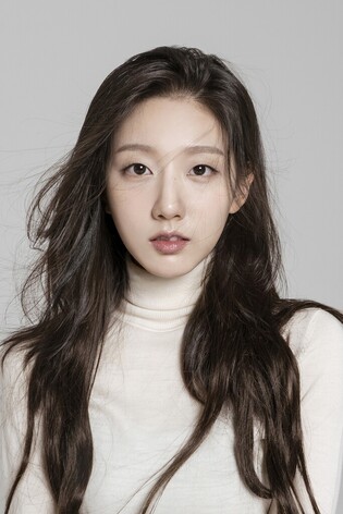Jung Ye-in from Lovelyz, signs contract with Song Kang-ho’s agency…prepares solo debut
