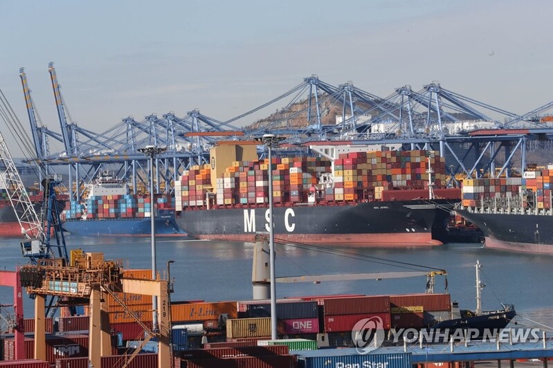 (LEAD) Exports rise 24.4 pct in first 10 days of Jan.