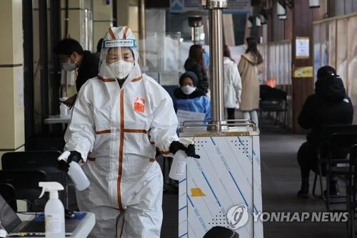 Daily infections below 4,000 for 5th day amid tightened curbs