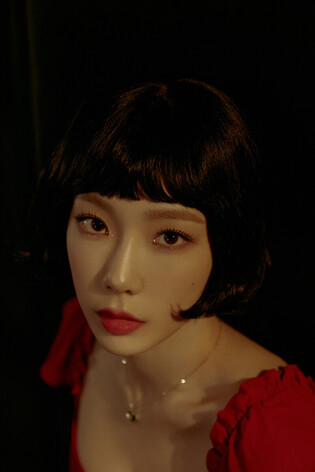 Tae-yeon drops teaser images for 'Can't Control Myself'