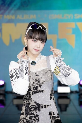 'SMILEY HERO' Choi Ye-na debuts as solo artist…"I want to deliver positive energy"