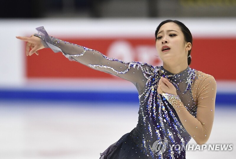 Beijing-bound figure skater stumbles in final pre-Olympic tuneup