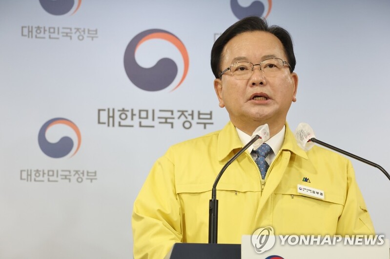 PM implores people to refrain from traveling during Lunar New Year over omicron