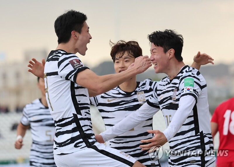Two-pronged attack for S. Korea shows promise in World Cup qualifying win