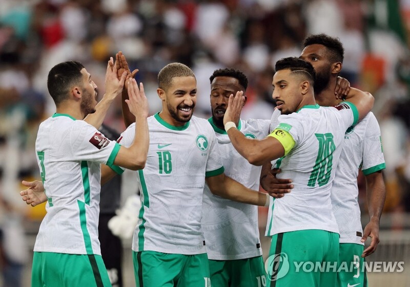 '카타르행 혼전' B조서 사우디, 오만 꺾고 선두 유지