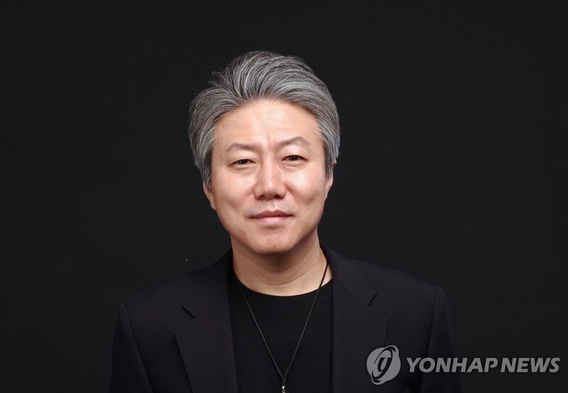 홍진영 전 음악저작권협회장, '사적 지시·성희롱성 발언' 피소