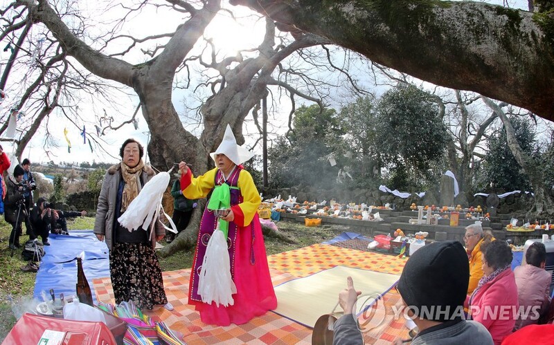 [제주의 굿] ⑤살아있는 신앙, 박제화된 문화재 갈림길(끝)