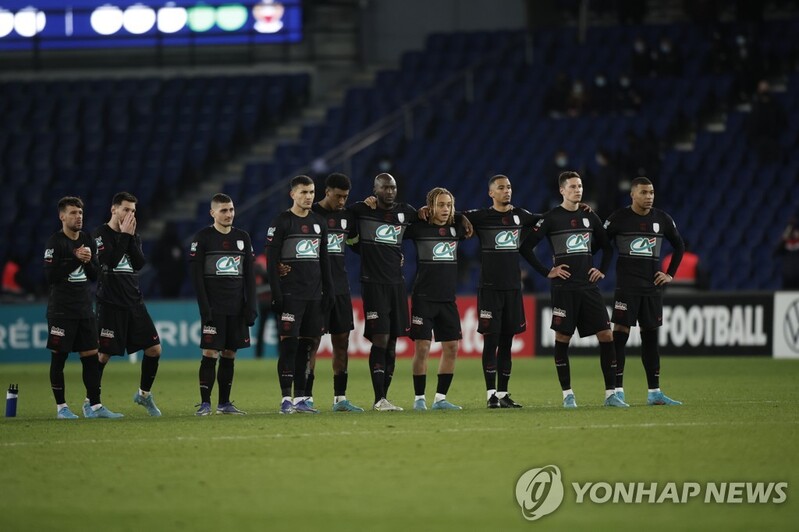 '디펜딩챔프' PSG, 프랑스컵 16강 탈락…승부차기서 니스에 덜미