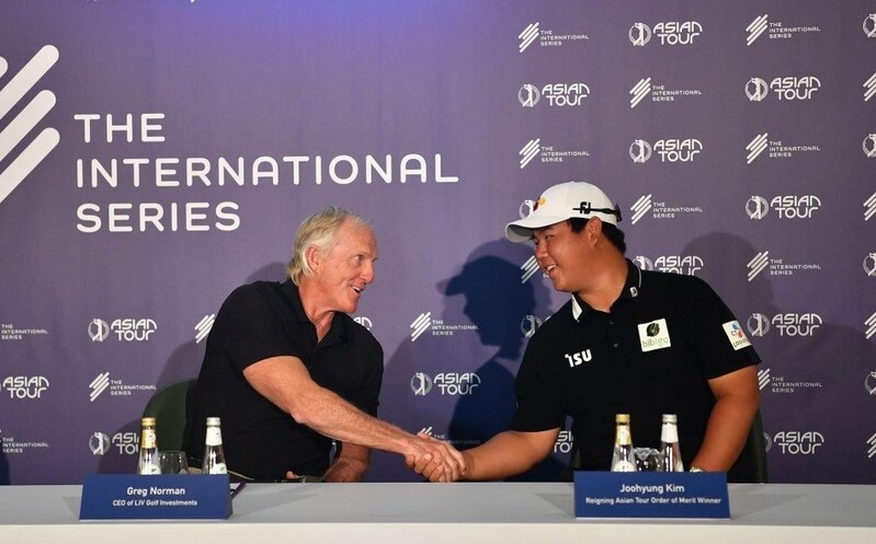 그레그 노먼과 나란히 앉은 김주형, 더스틴 존슨과 동반 플레이