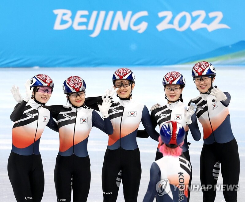 (Olympics) Short tracker helping to lighten mood as designated photographer