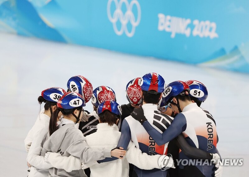 (LEAD) (Olympics) Day after costly fall in relay, S. Korean short track team goes back to work in silence