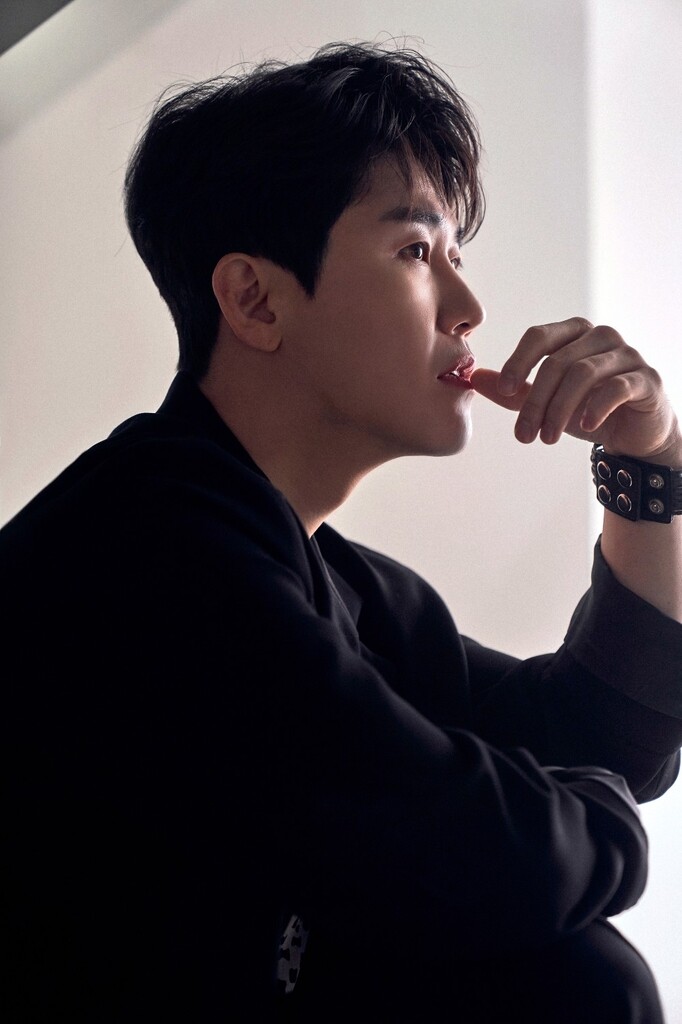 영탁, 10일 신곡 '전복 먹으러 갈래' 발표