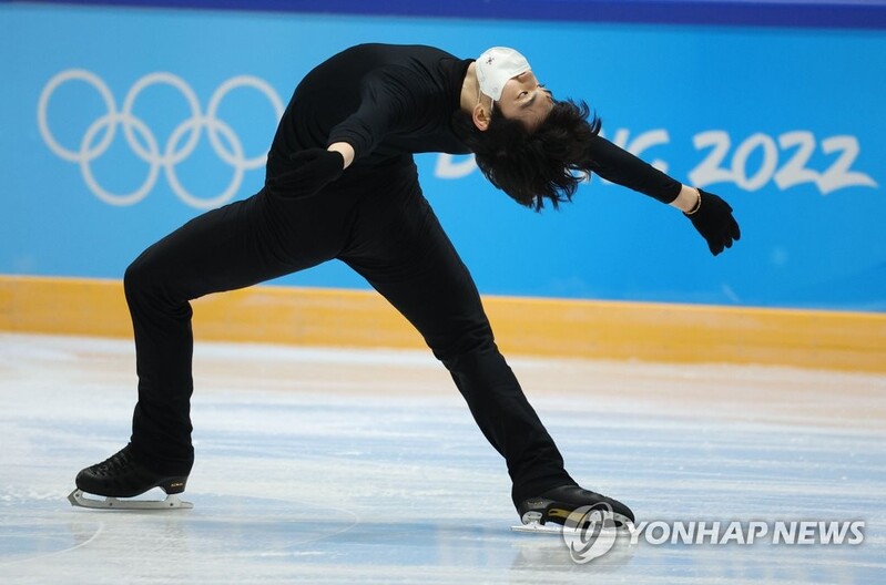 (Olympics) S. Korean figure skater trains amid circus surrounding Hanyu's 1st appearance