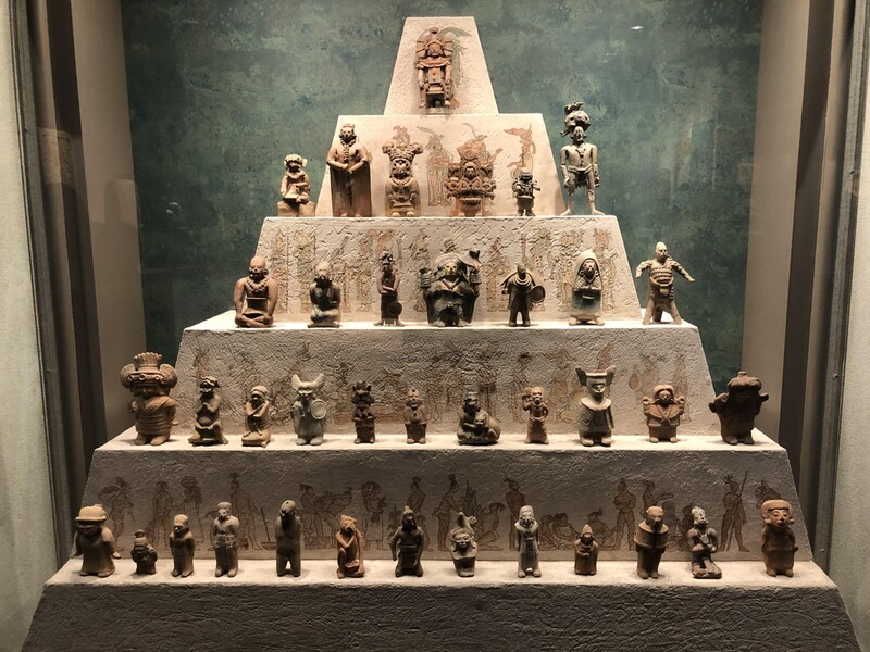 멕시코 대통령, 프랑스의 자국 유물 경매에 "부도덕한 일" 비판