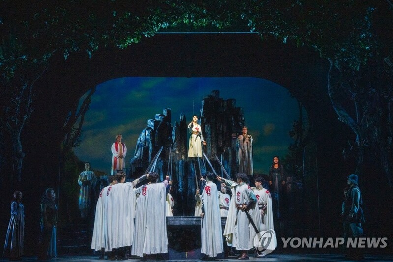 '엑스칼리버'·'레베카'…확진자 속출에 뮤지컬 공연 줄취소(종합)