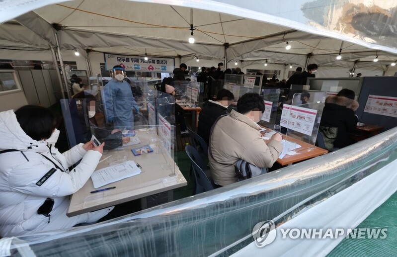 Seoul's daily COVID-19 infections hit 10,000 for 1st time