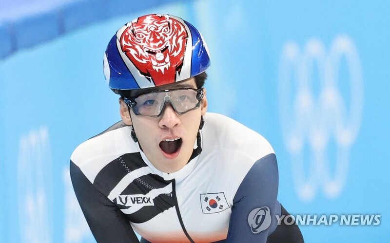 (Olympics) Short track champion Hwang Dae-heon reaches 500m quarters, relay final in triple gold bid