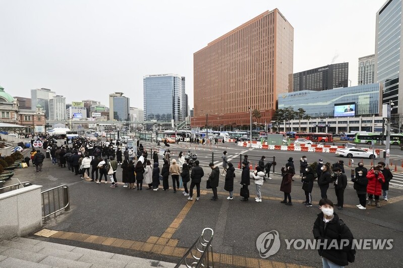 (4th LD) New COVID-19 cases over 50,000 for 5th day amid worries over further spike