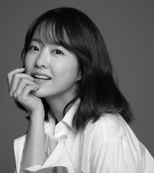 Park Bo-young donates 50 mln won to adolescent girls