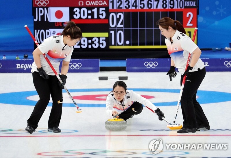 (LEAD) (Olympics) S. Korea beats Japan to keep hopes alive in women's curling