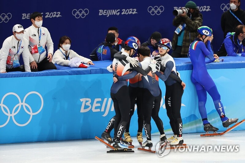 (Olympics) S. Korea captures silver in men's short track relay