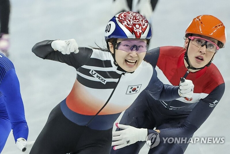 (LEAD) (Olympics) Short tracker Choi Min-jeong wins gold in women's 1,500m