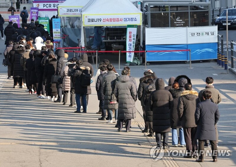 S. Korea's daily COVID-19 cases surpass 100,000, concerns rise over further uptick