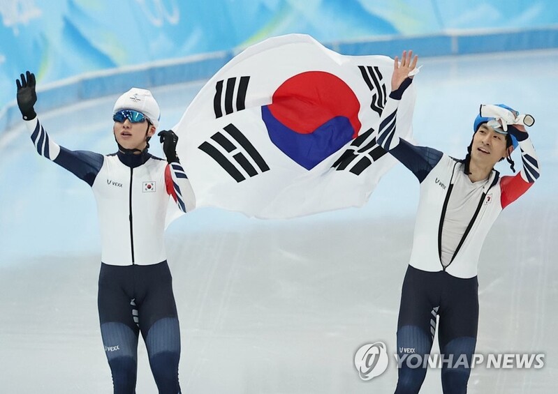 (LEAD) (Olympics) Speed skaters Chung Jae-won, Lee Seung-hoon win silver, bronze medals in men's mass start