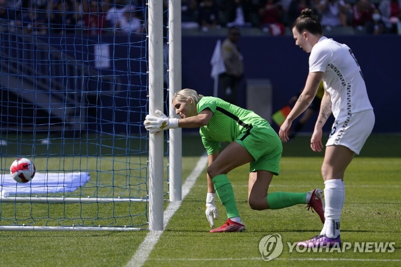 '자책골 해트트릭'…뉴질랜드 여자축구 대표의 악몽 같은 하루