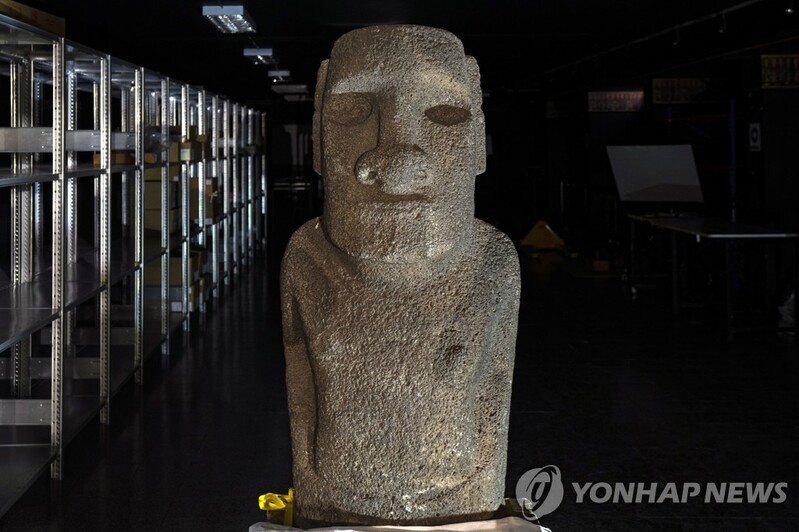 모아이 석상 152년 만의 귀향…칠레 본토서 이스터섬으로 반환