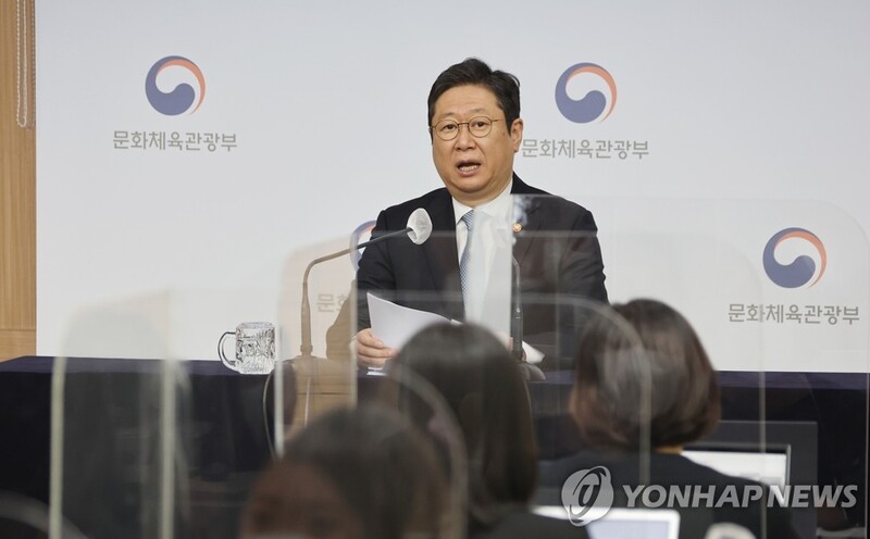 황희, 한복 논란에 "저항 못할 정도로 문화강국 돼야겠다 생각"(종합)