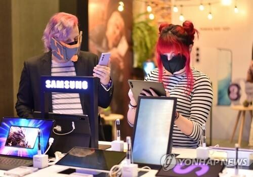Samsung launches global sales of Galaxy S22, Galaxy Tab S8 series